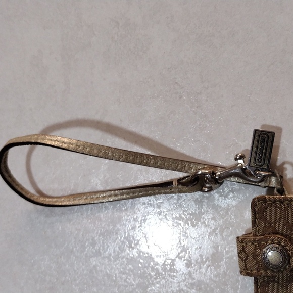 EUC Coach Signature I-Pod Case - Picture 4 of 13